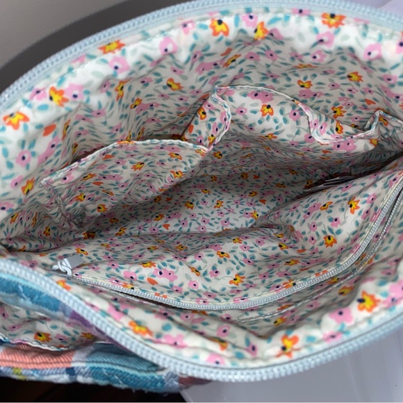 Vera Bradley Crossbody bucket bag in the pattern Ribbons plaid. - Picture 4 of 4